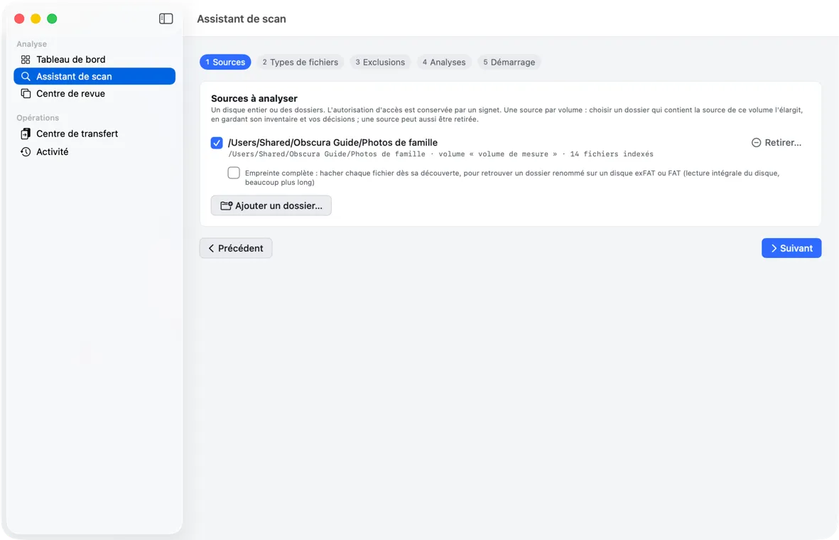 La barre des cinq étapes en haut ; étape 1, « Sources à analyser », avec une source cochée.